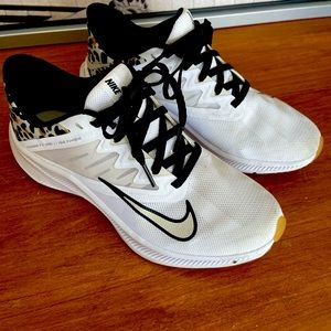 Nike Quest 3 running shoes